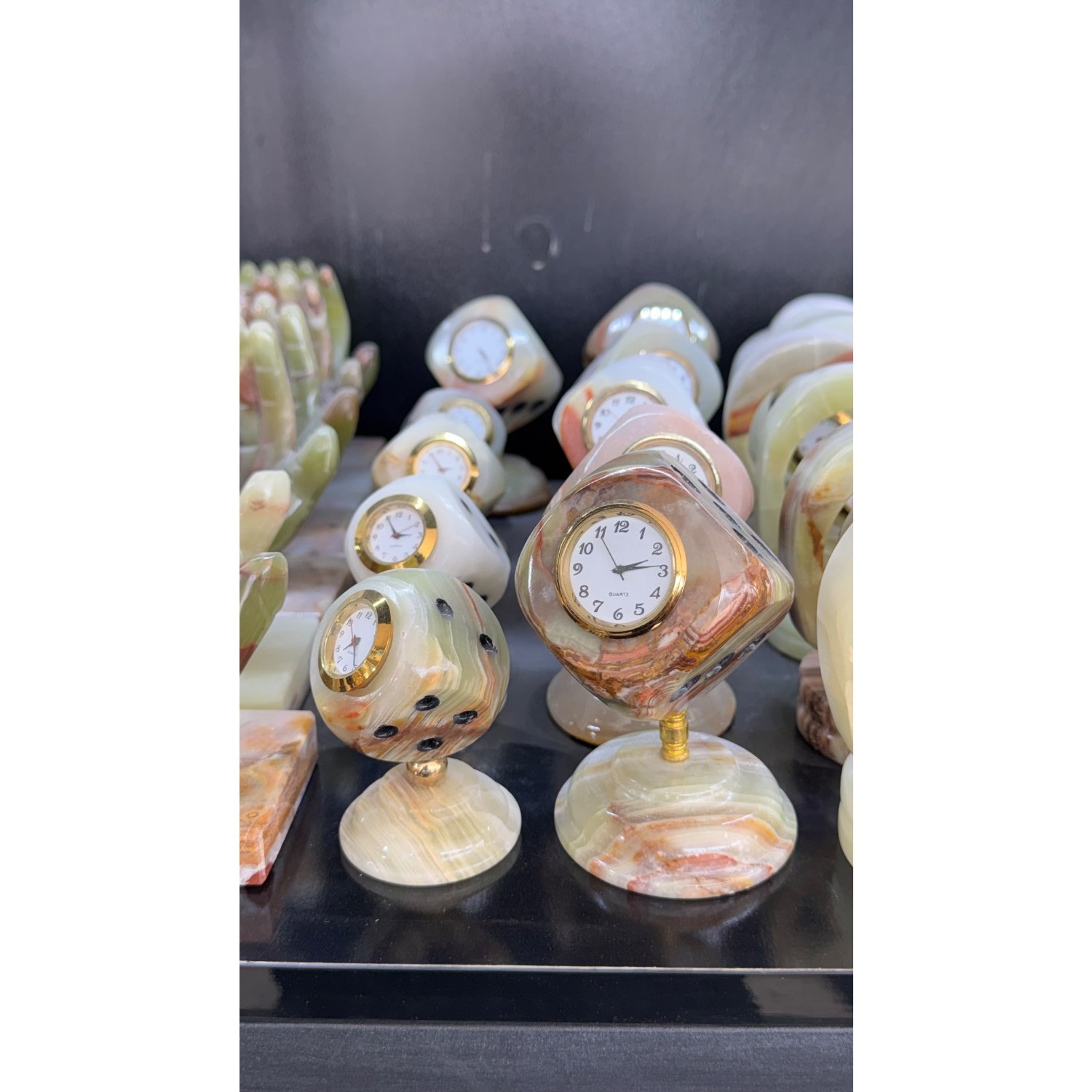 ساعت تاس سنگی