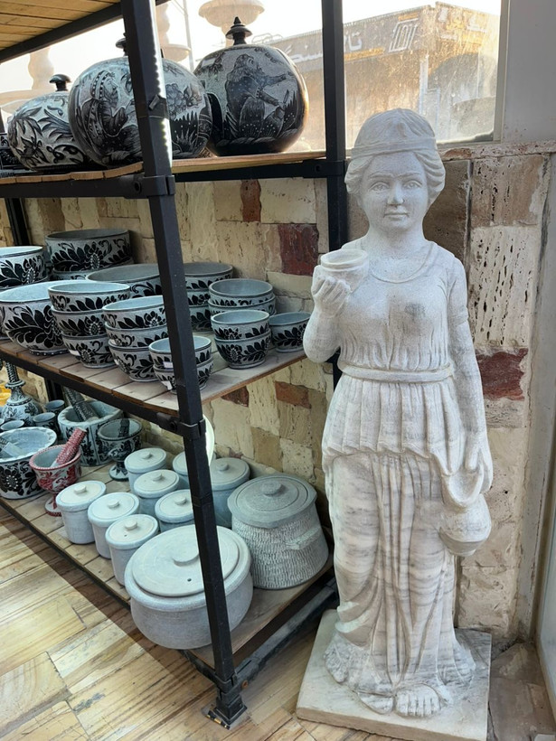 مجسمه سنگی زن رومی